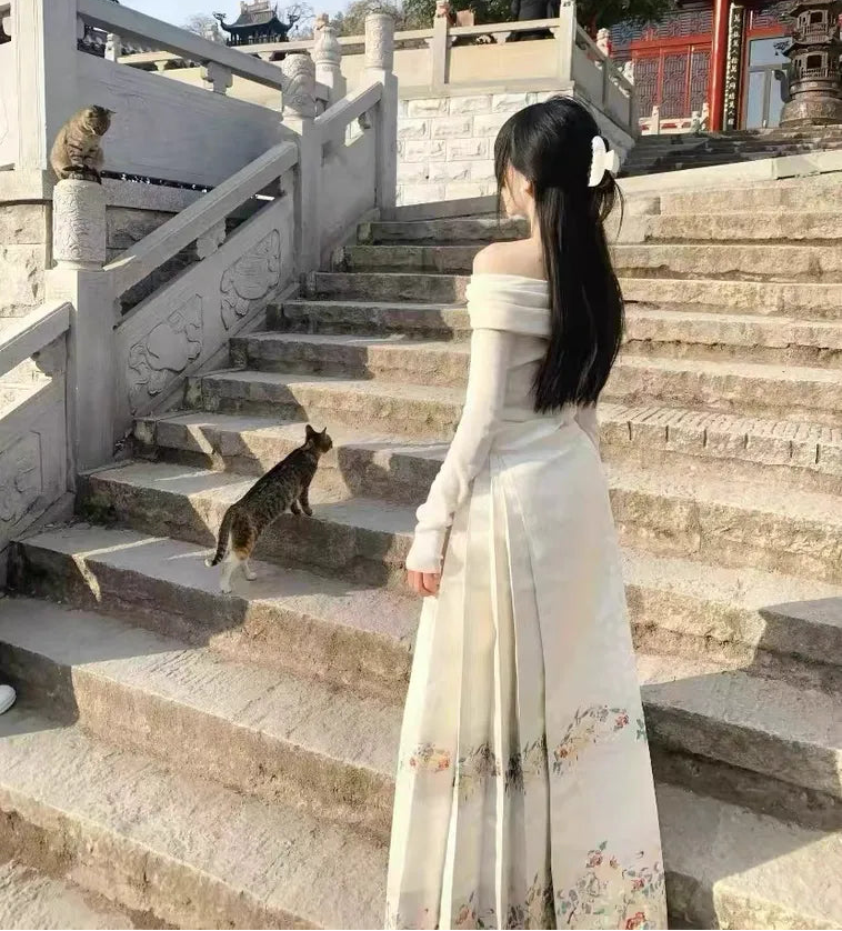 White Horse-Face Skirt Two-Piece Set with Hanfu