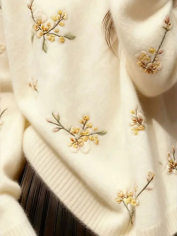 Lazy and sophisticated knit sweater for autumn