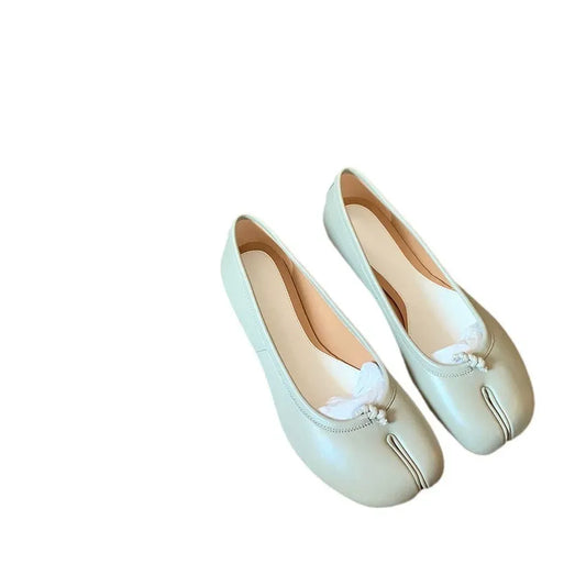 Split-Toe Leather Flat Shoes with Soft Sheepskin Insole and Shallow Design